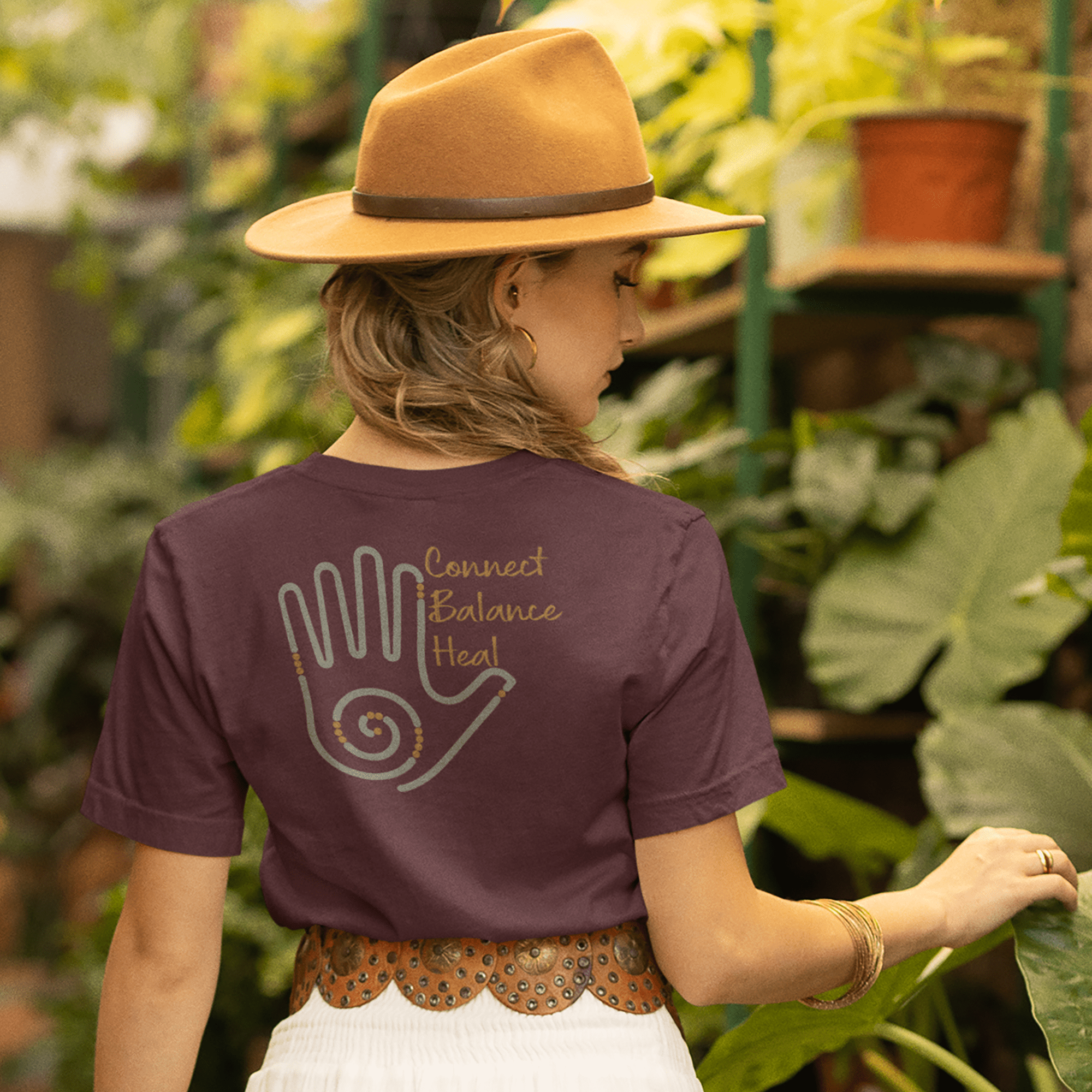 Connect, Balance, Heal - Reiki Hand Lightweight T-Shirt